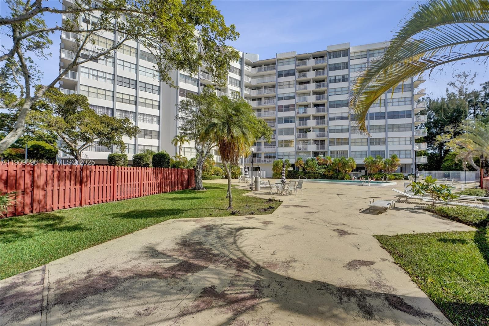 The Wilshire · #320E in Miami - Photo 4