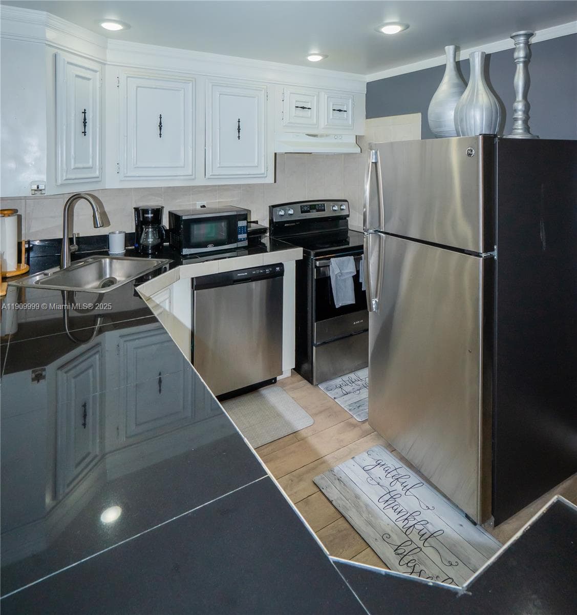 DESOTO PARK CONDO · #517 in Hallandale Beach - Photo 6