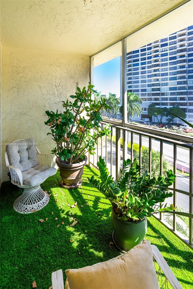 DESOTO PARK CONDO · #517 in Hallandale Beach - Photo 22