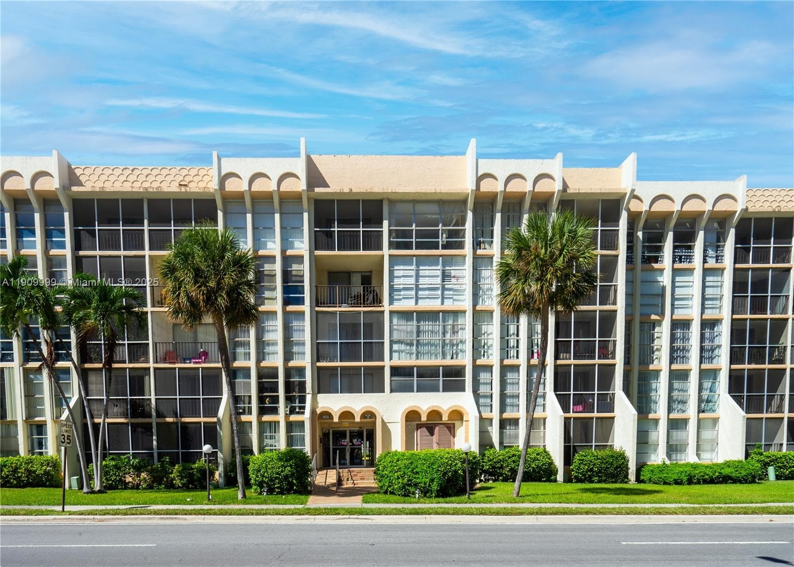 DESOTO PARK CONDO · #517 in Hallandale Beach - Photo 3