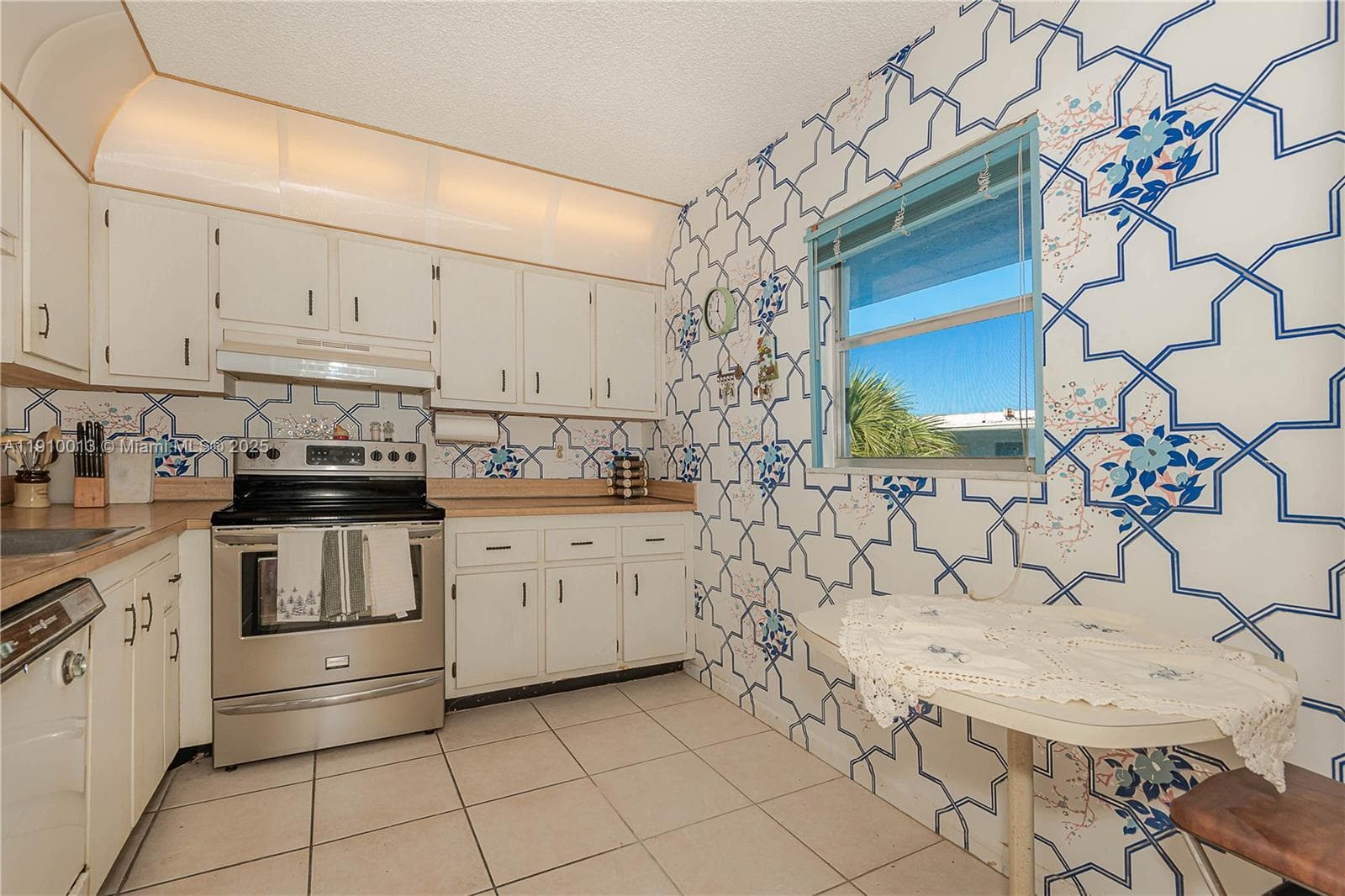 SOMERSET · #402J in Lauderdale Lakes - Photo 2