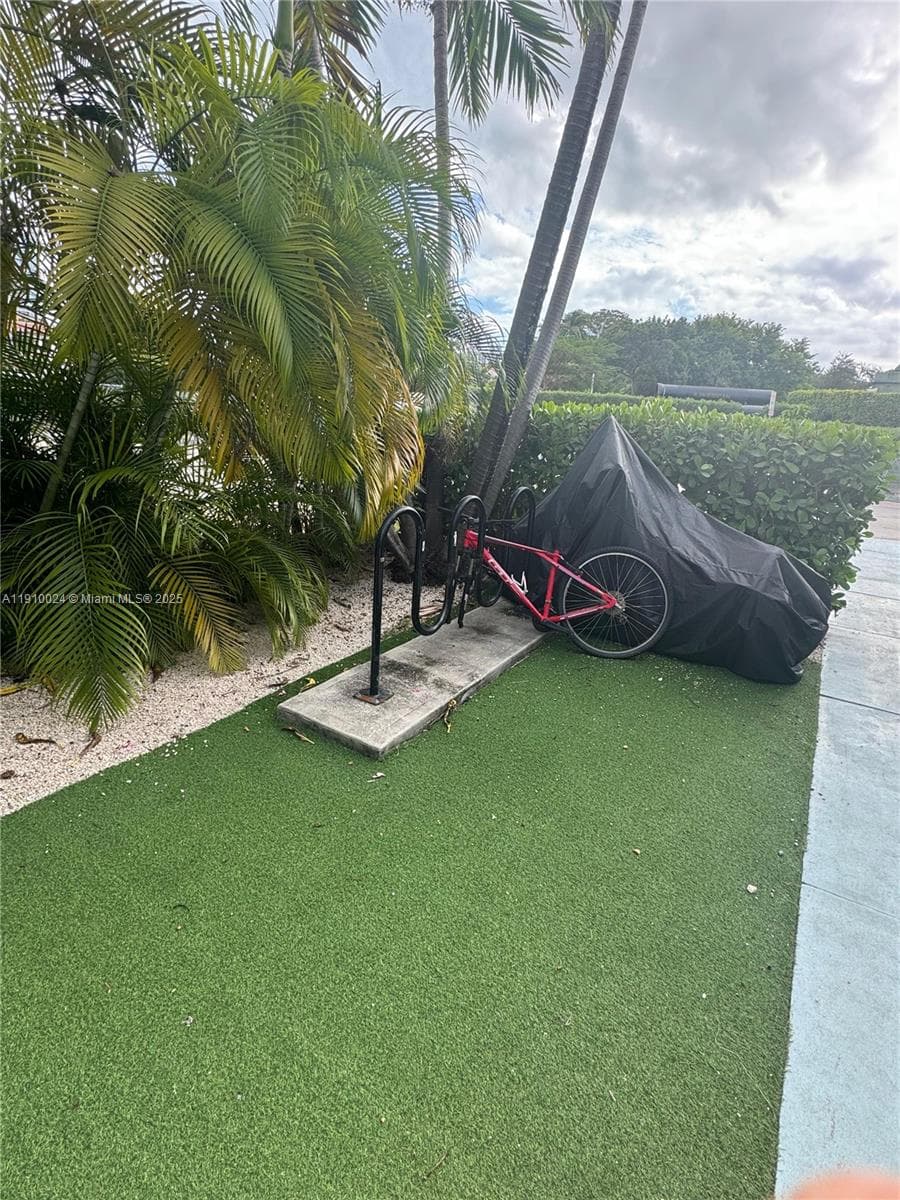 FAIRGREEN R/S · #15 in Miami Beach - Photo 12