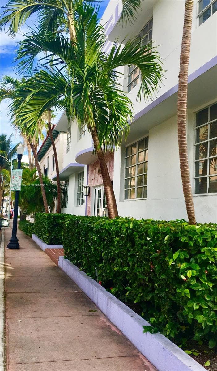 ART DECO CONDO · #105 in Miami Beach - Photo 22