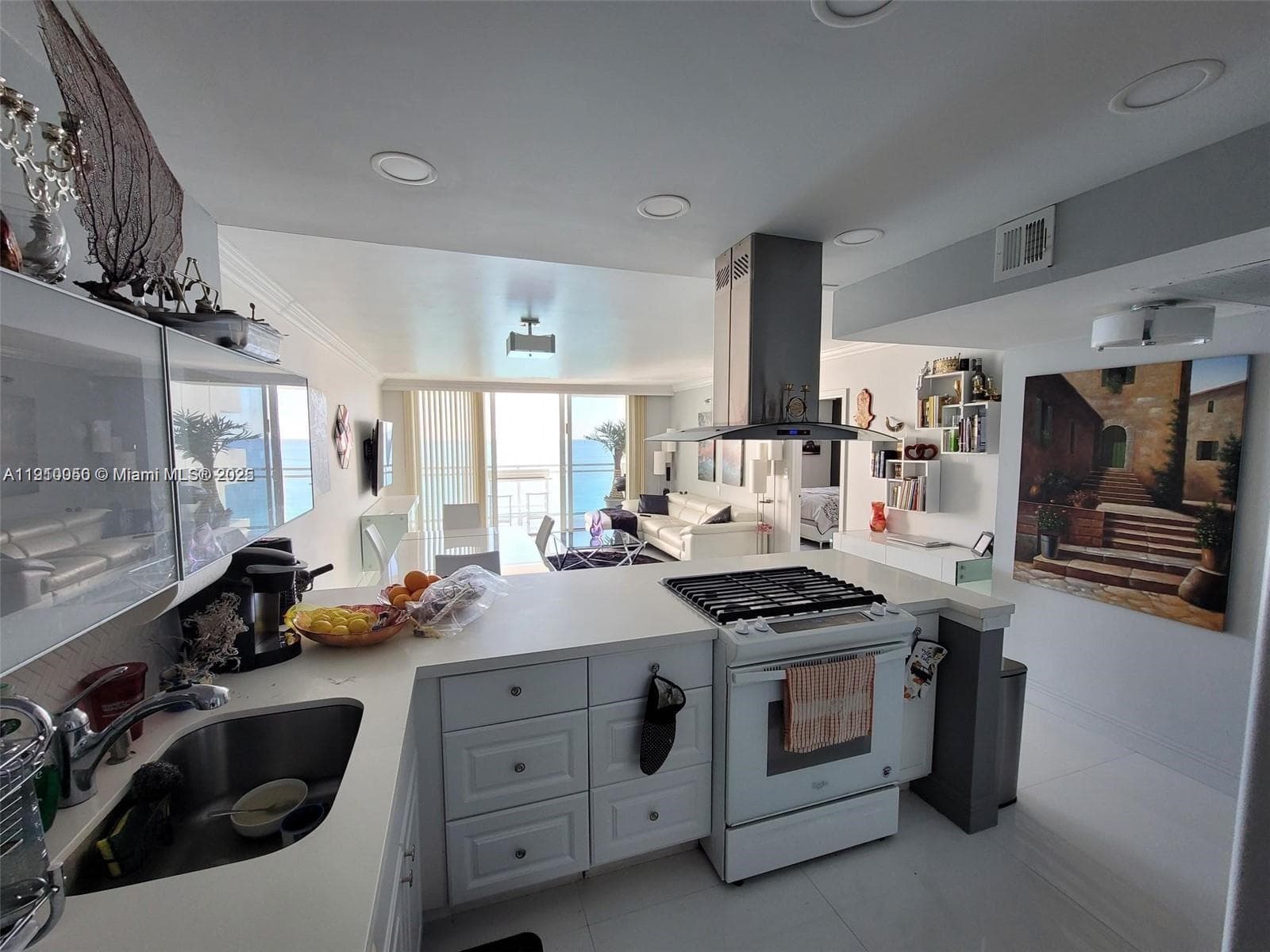PARKER PLAZA CONDO ESTATE · #1815 in Hallandale Beach - Photo 10