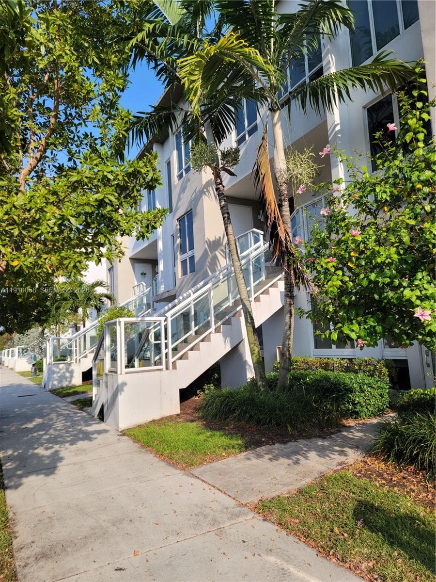 Landmark · #203 in Doral - Photo 2