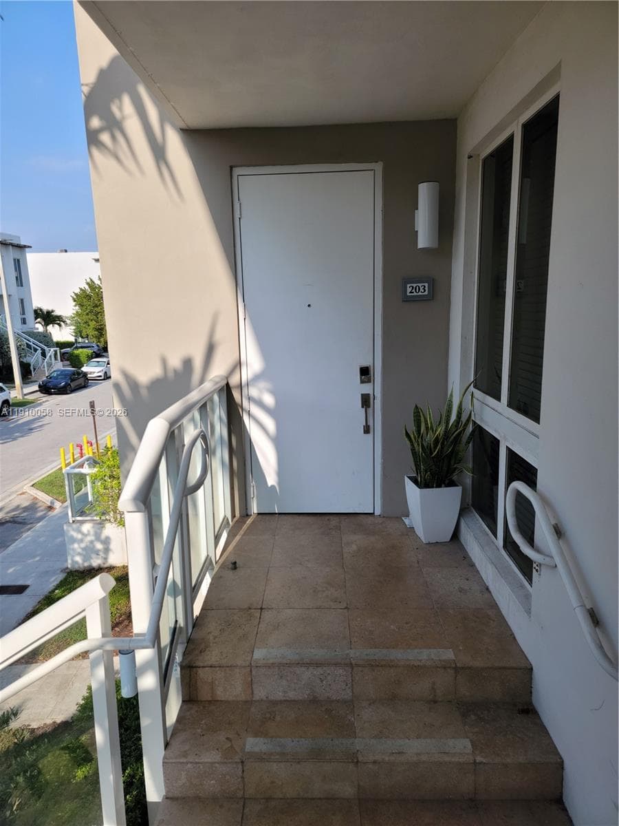 Landmark · #203 in Doral - Photo 3