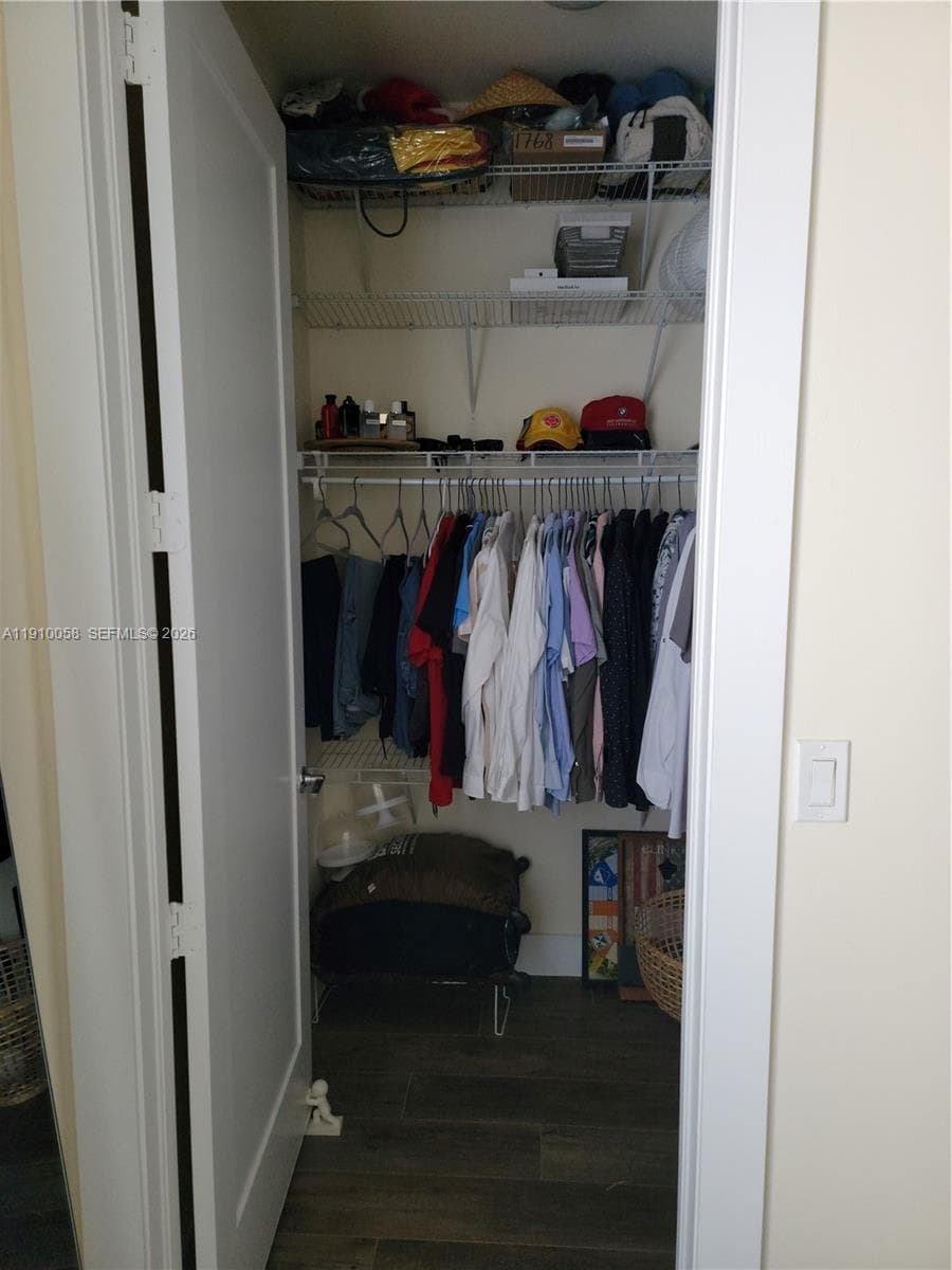 Landmark · #203 in Doral - Photo 9