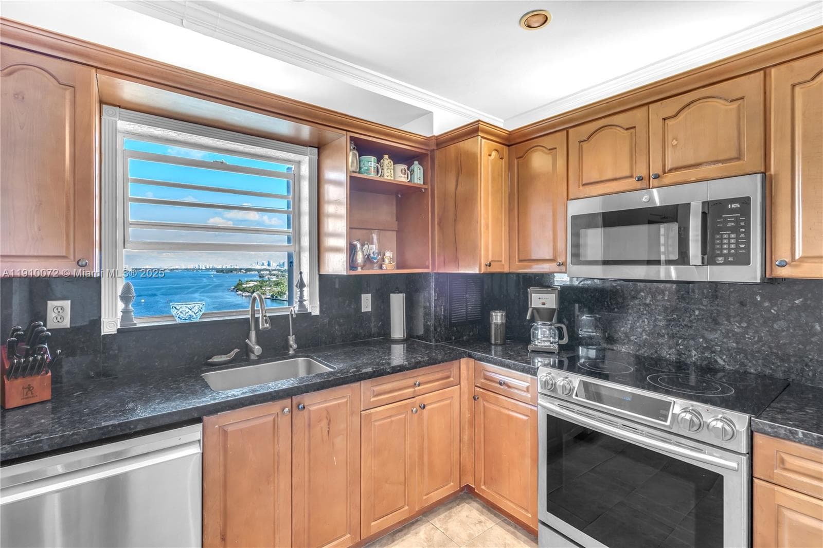 Kennedy House · #PHI in North Bay Village - Photo 21