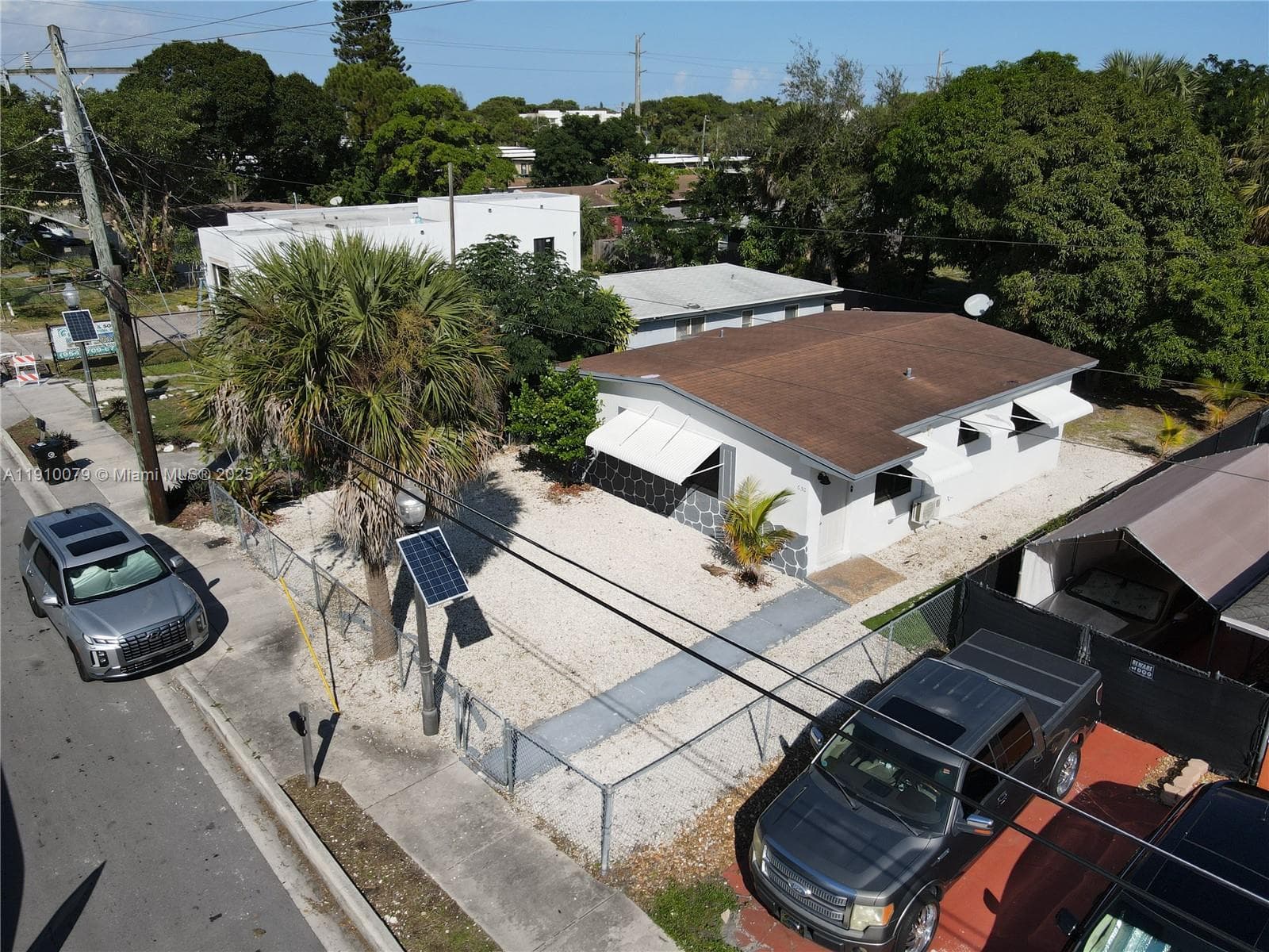 630 NW 14th Way photo 6