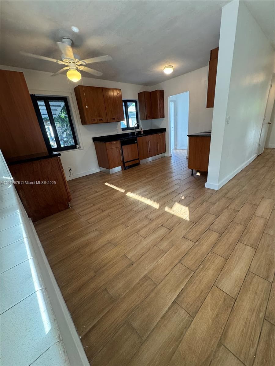 630 NW 14th Way photo 10