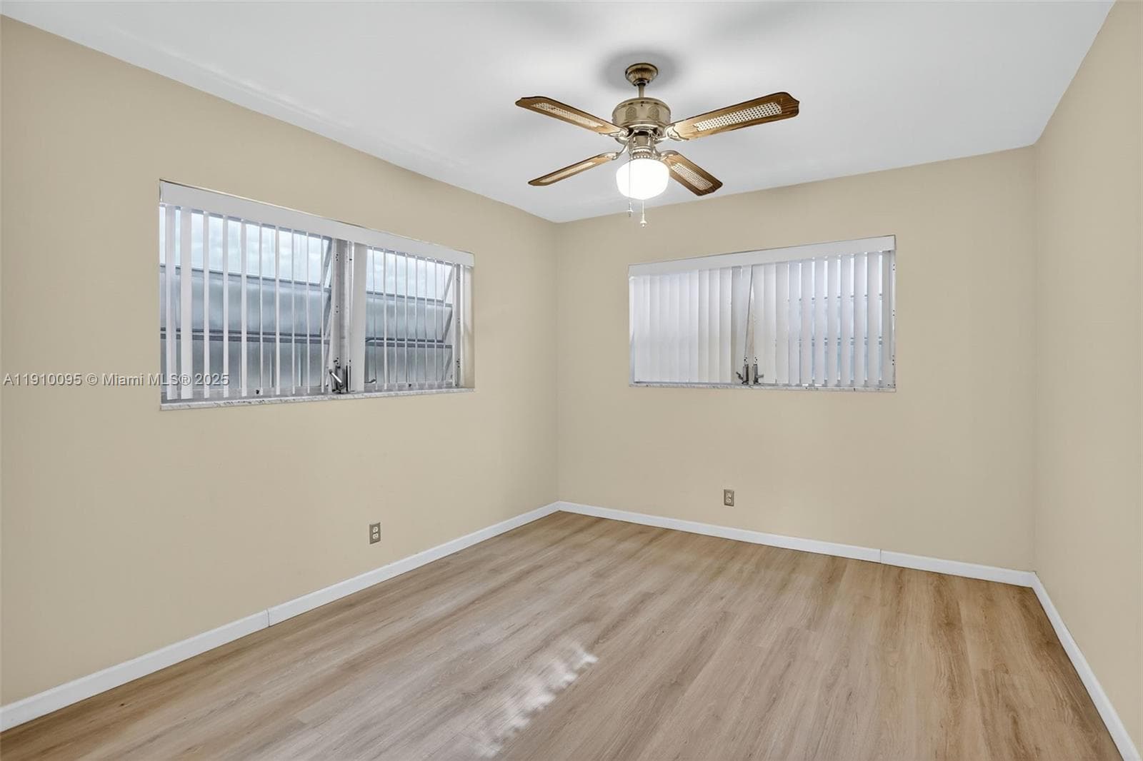 BEVERLY HILLS CONDO · #T218 in Hollywood - Photo 23