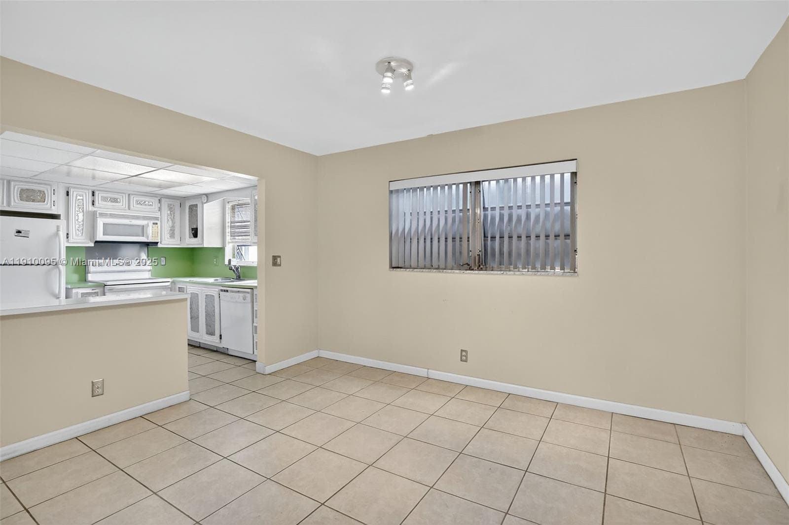 BEVERLY HILLS CONDO · #T218 in Hollywood - Photo 12