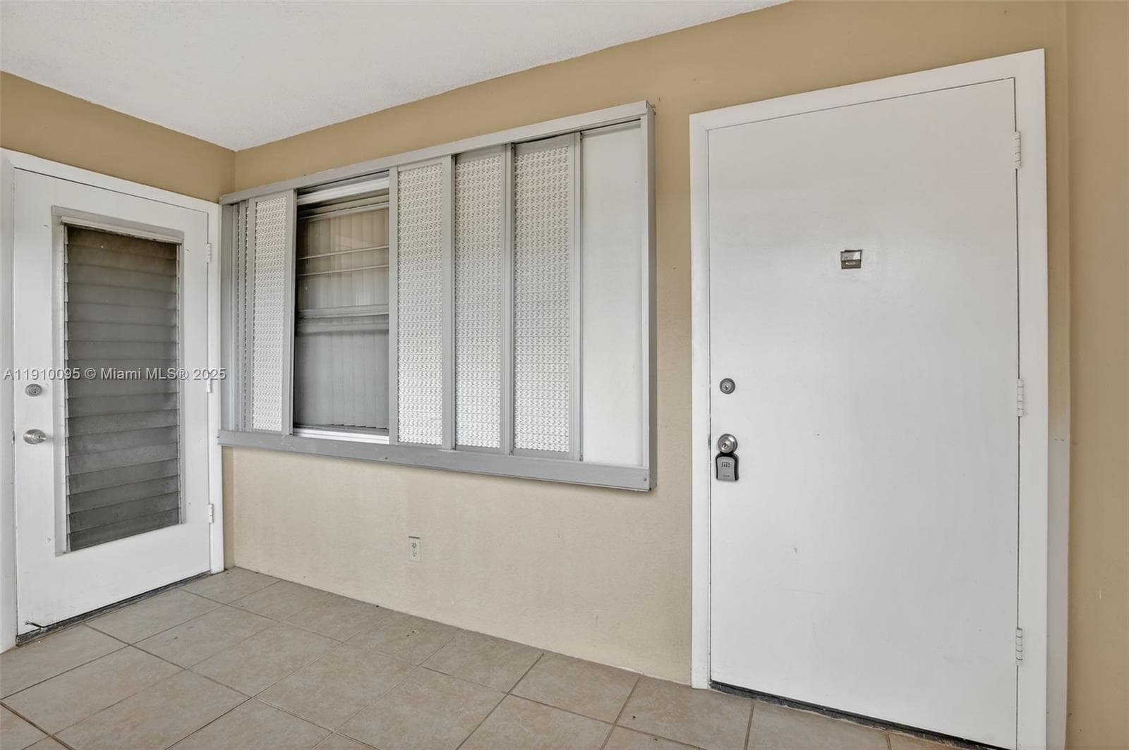 BEVERLY HILLS CONDO · #T218 in Hollywood - Photo 5