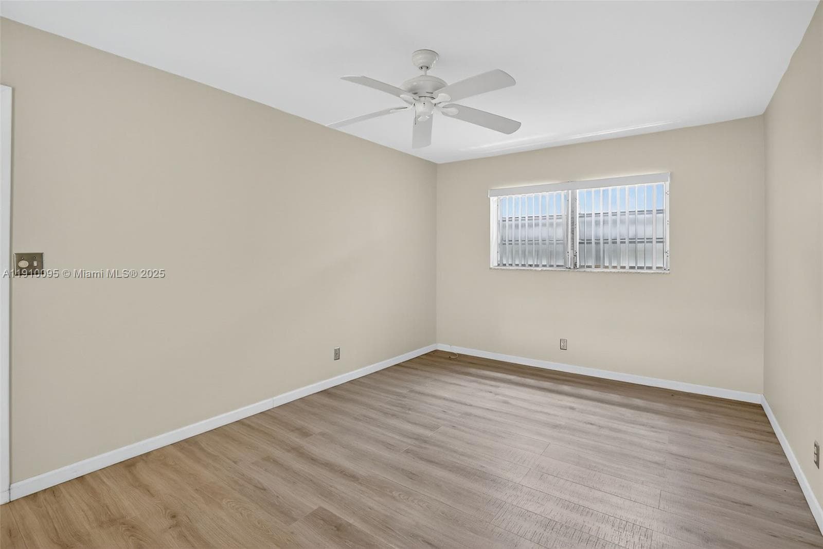 BEVERLY HILLS CONDO · #T218 in Hollywood - Photo 20
