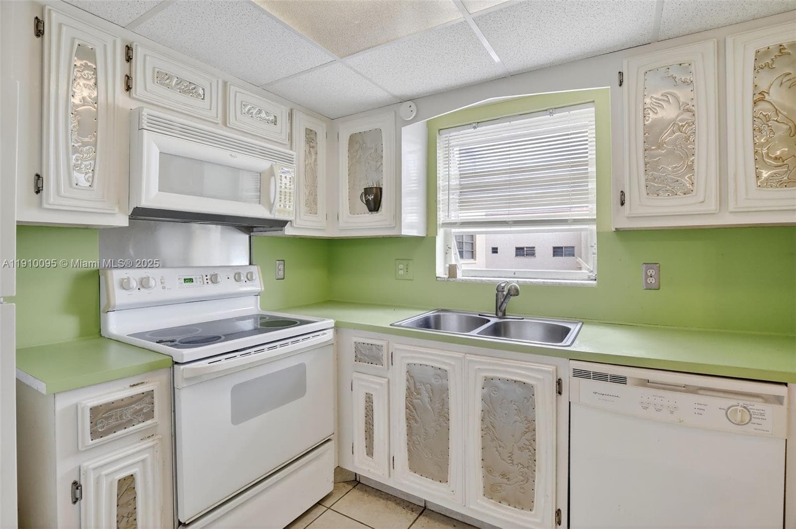 BEVERLY HILLS CONDO · #T218 in Hollywood - Photo 9