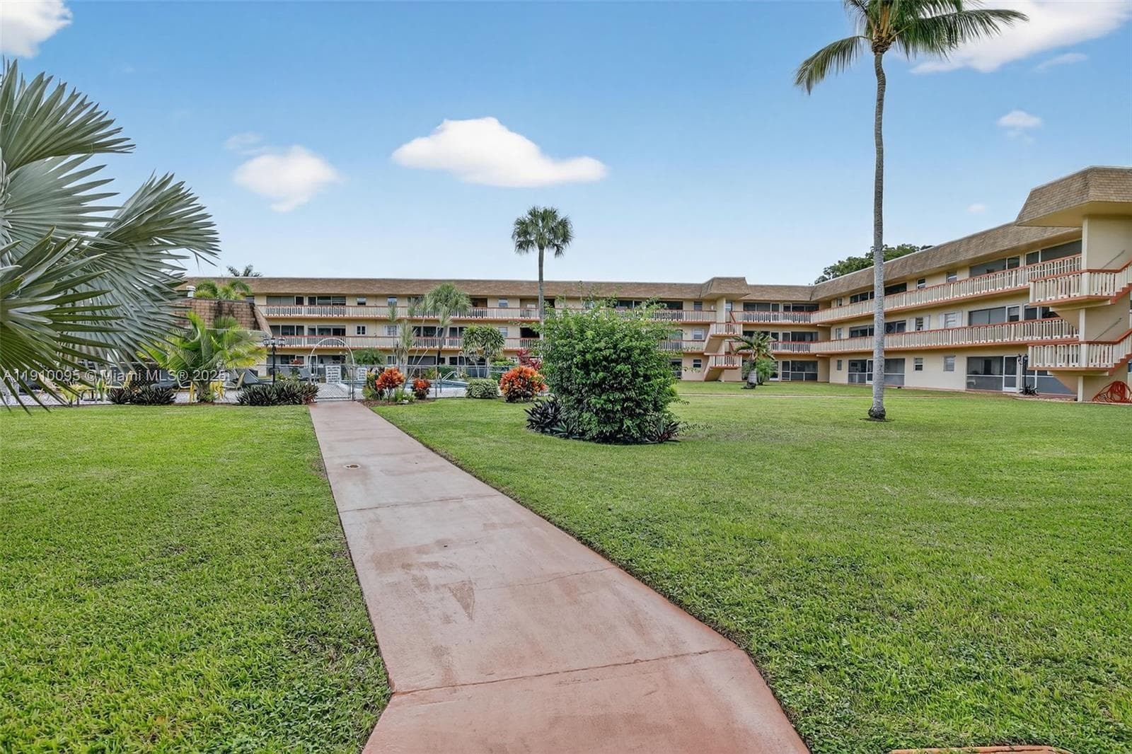 BEVERLY HILLS CONDO · #T218 in Hollywood - Photo 34