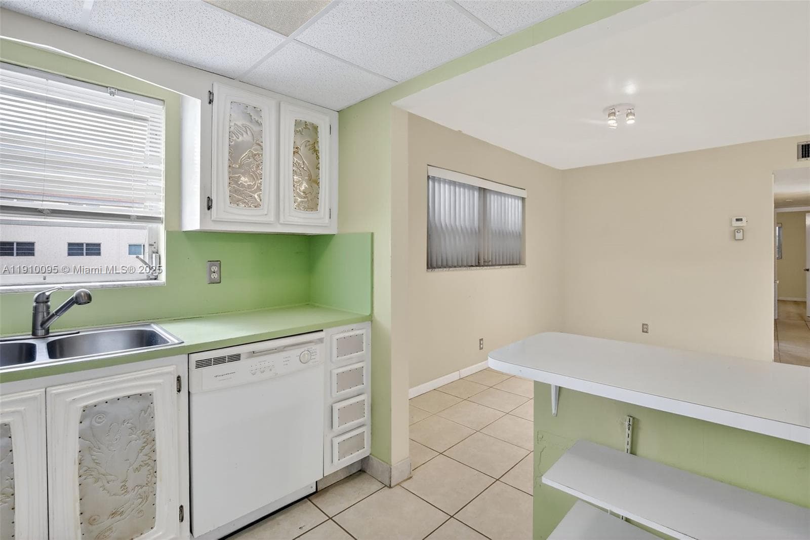 BEVERLY HILLS CONDO · #T218 in Hollywood - Photo 10