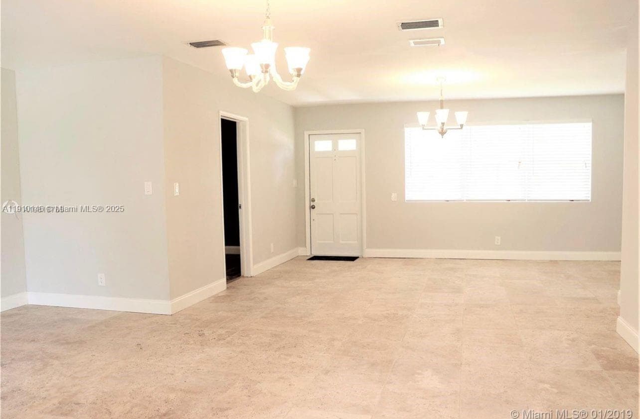 1060 NW 44 photo 2