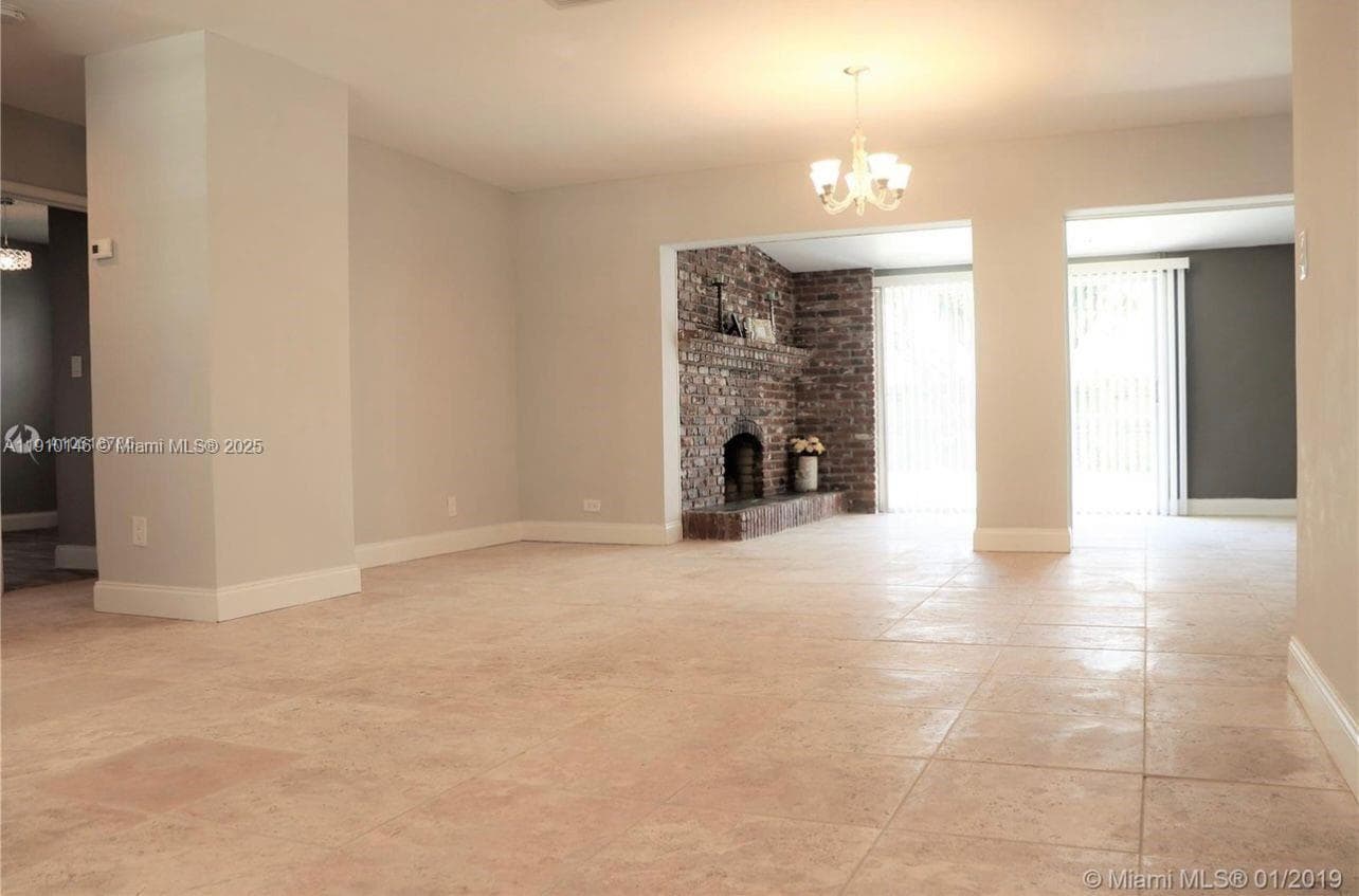 1060 NW 44 photo 3