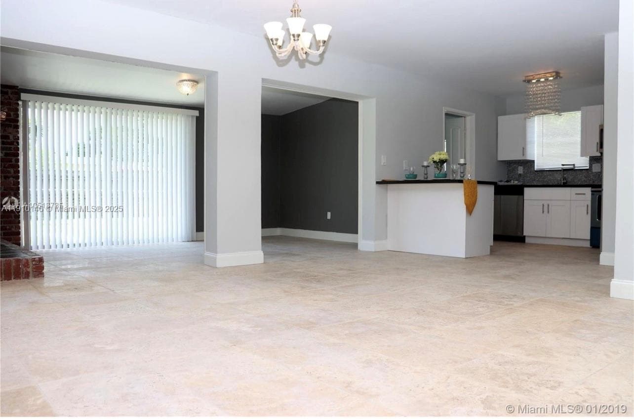 1060 NW 44 photo 4