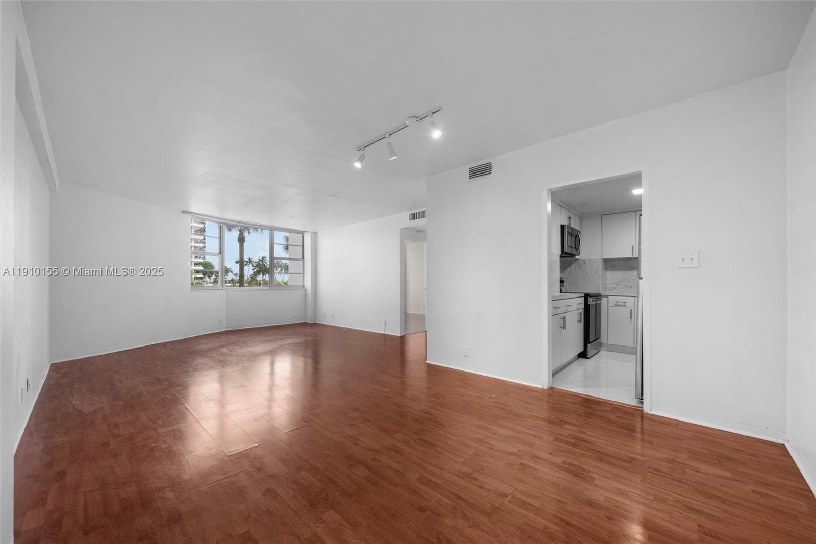 BAY PARK TOWERS CONDO · #214 in Miami - Photo 13