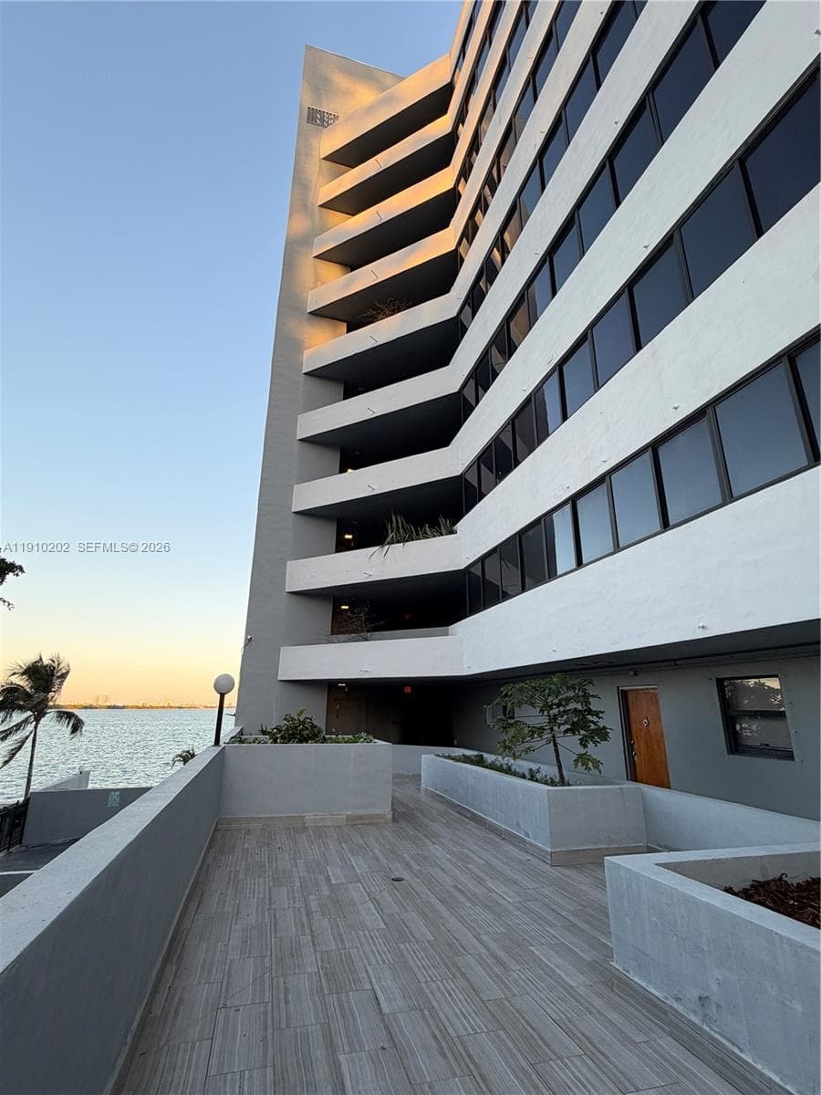 BAYVIEW TOWER CONDO · #203 in Miami - Photo 17