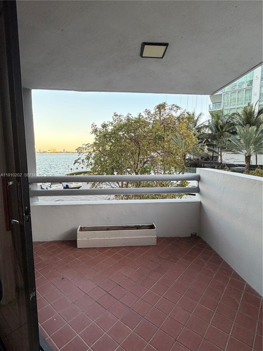 BAYVIEW TOWER CONDO · #203 in Miami - Photo 9