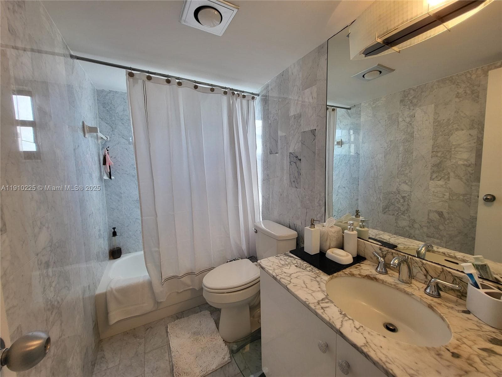 CATANIA CONDO · #2401 in Hollywood - Photo 15