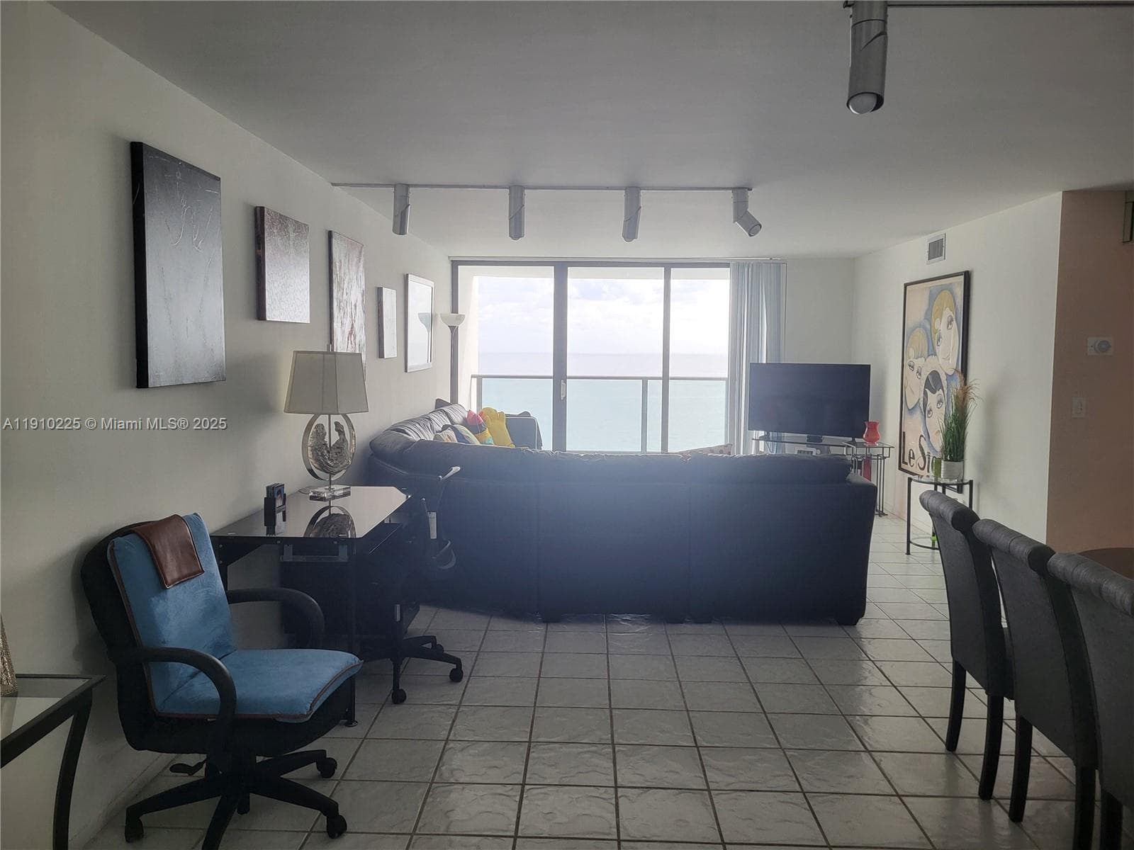 CATANIA CONDO · #2401 in Hollywood - Photo 4