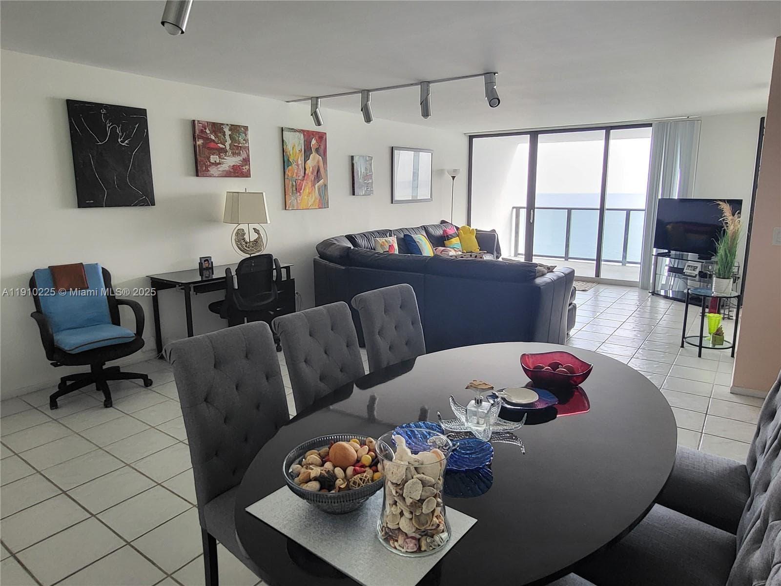 CATANIA CONDO · #2401 in Hollywood - Photo 8
