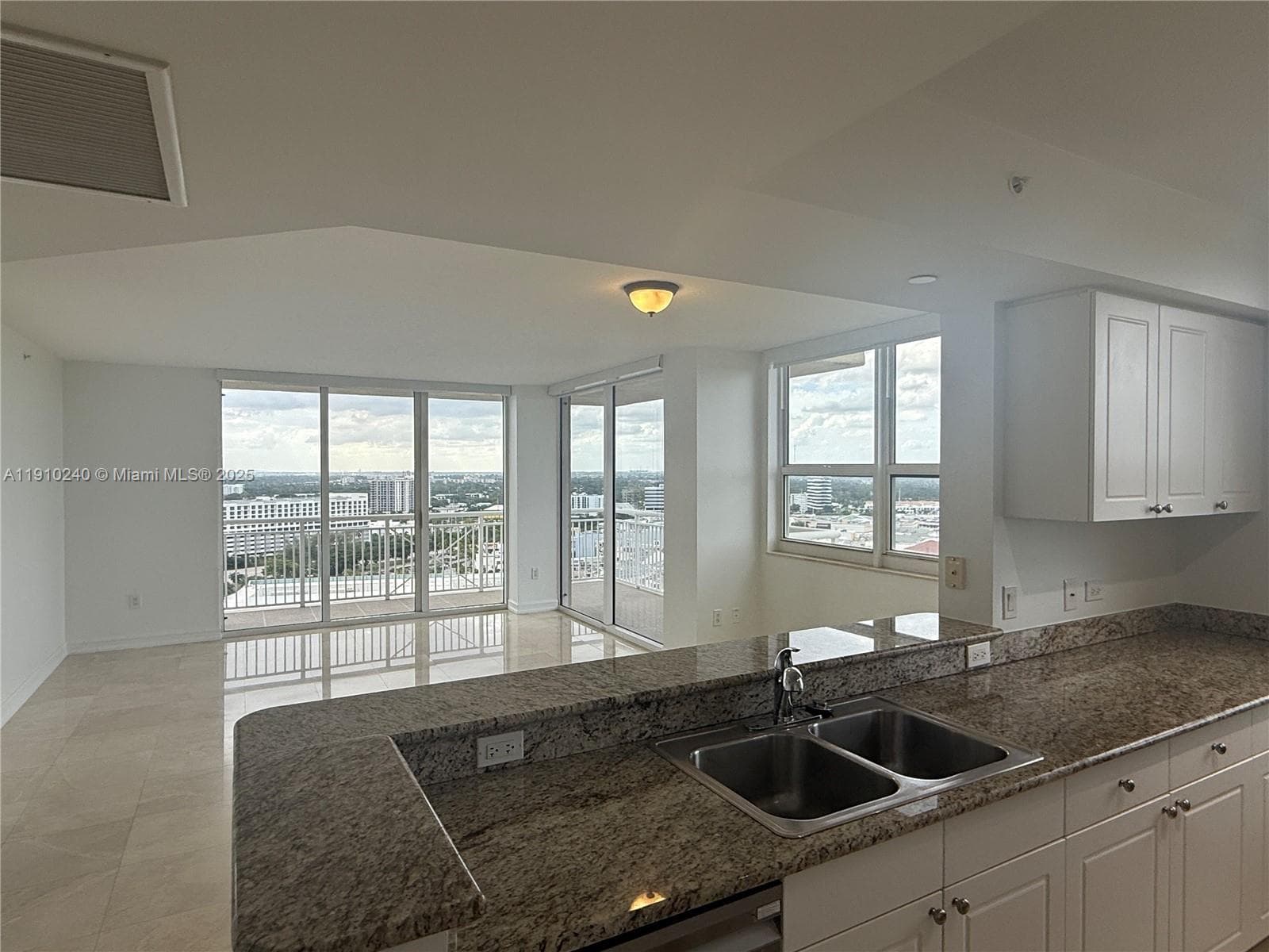TURNBERRY ON THE GREEN CO · #2209 in Aventura - Photo 5