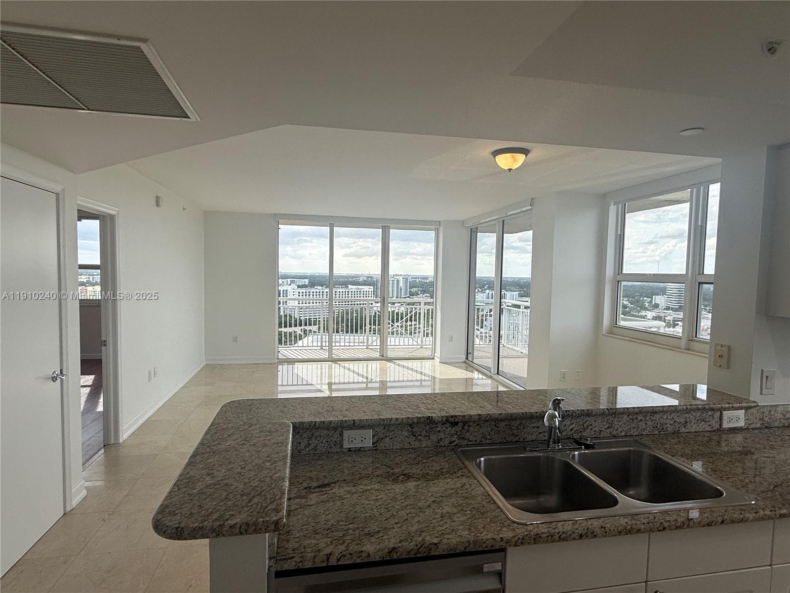 TURNBERRY ON THE GREEN CO · #2209 in Aventura - Photo 9