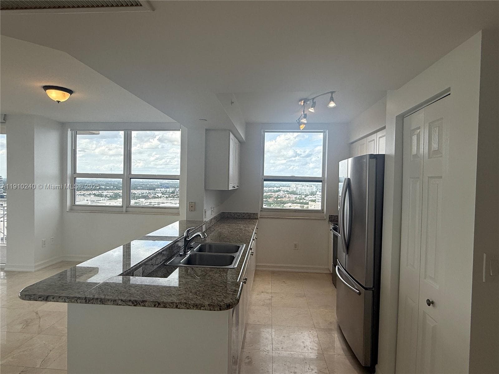 TURNBERRY ON THE GREEN CO · #2209 in Aventura - Photo 11