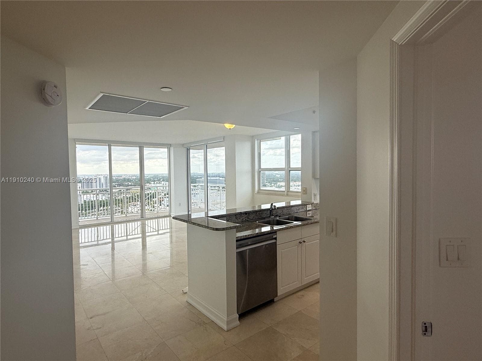 TURNBERRY ON THE GREEN CO · #2209 in Aventura - Photo 4