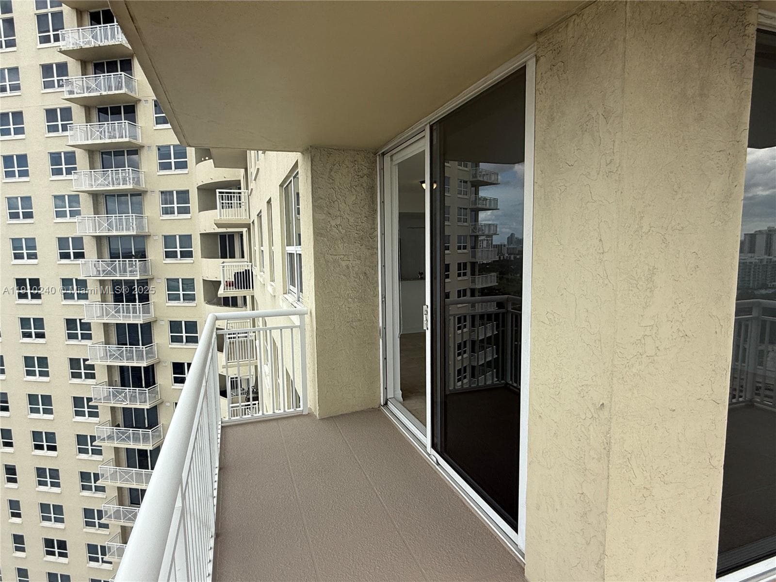 TURNBERRY ON THE GREEN CO · #2209 in Aventura - Photo 21