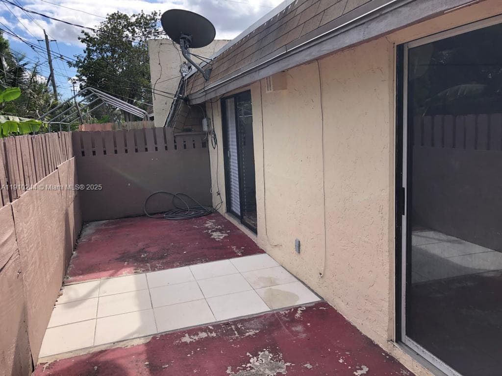 1309 NW 8th Ave photo 2