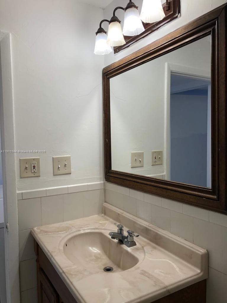 1309 NW 8th Ave photo 5