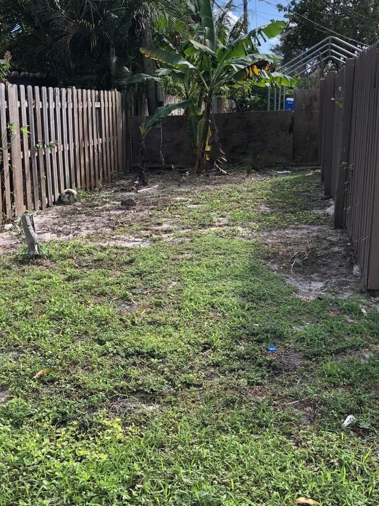 1309 NW 8th Ave photo 9