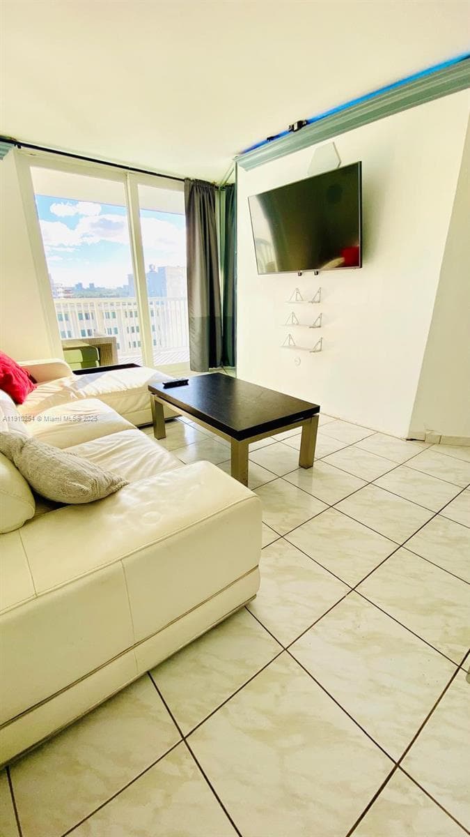 THE CARRIAGE HOUSE CONDO · #1510 in Miami Beach - Photo 24