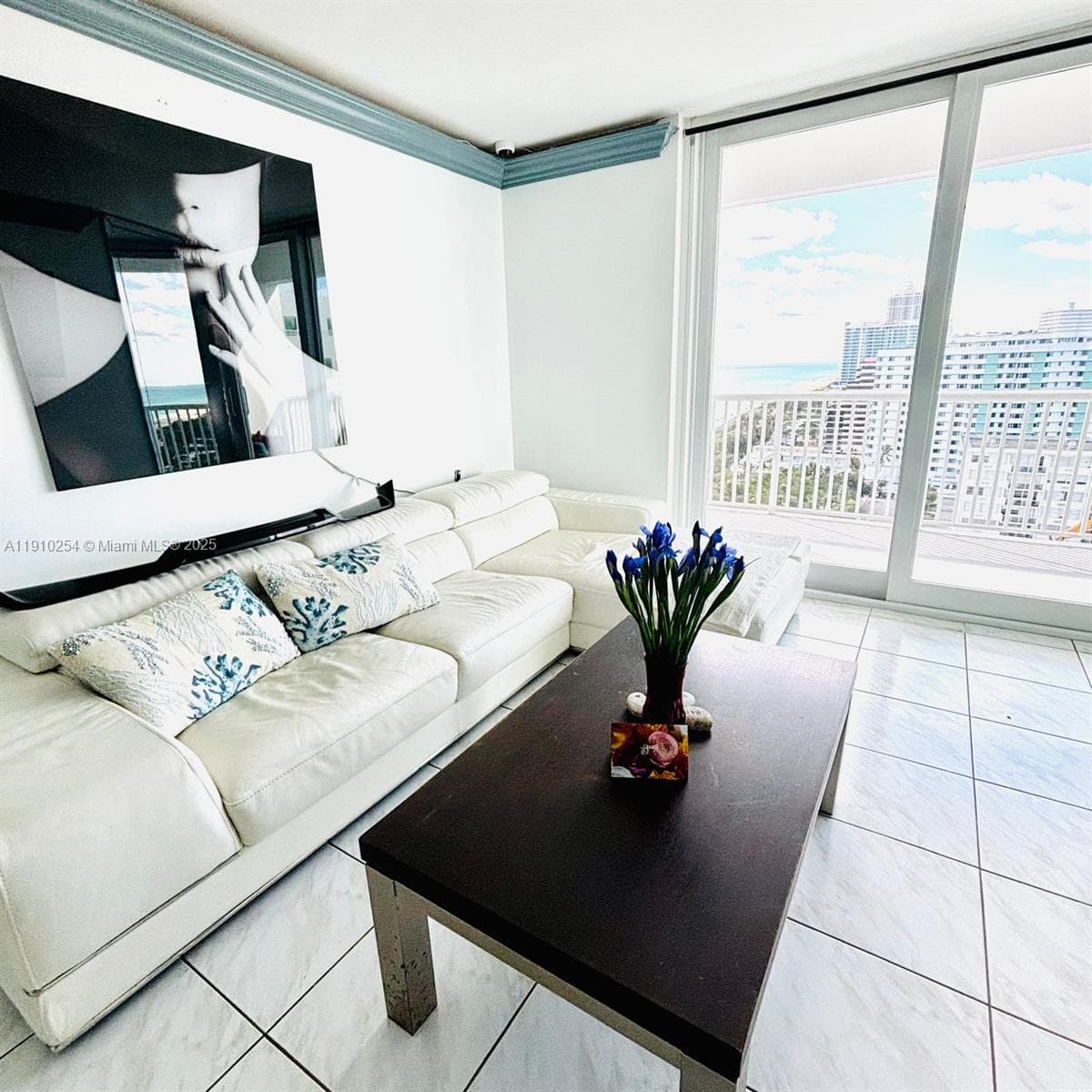 THE CARRIAGE HOUSE CONDO · #1510 in Miami Beach - Photo 25
