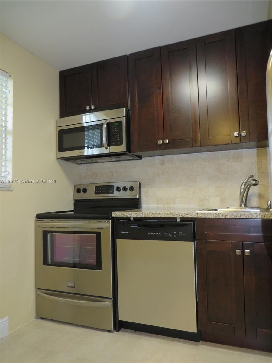 PARKSIDE TOWERS CONDO · #105 in Hallandale Beach - Photo 2