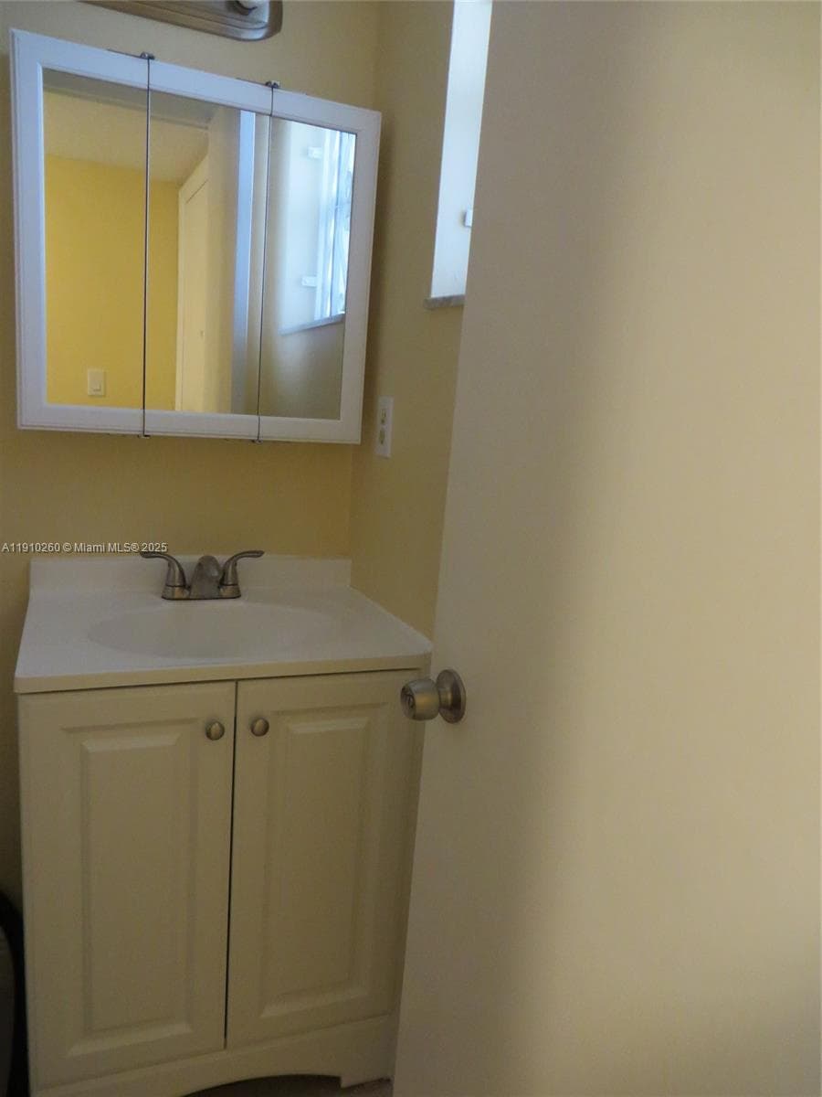 PARKSIDE TOWERS CONDO · #105 in Hallandale Beach - Photo 14