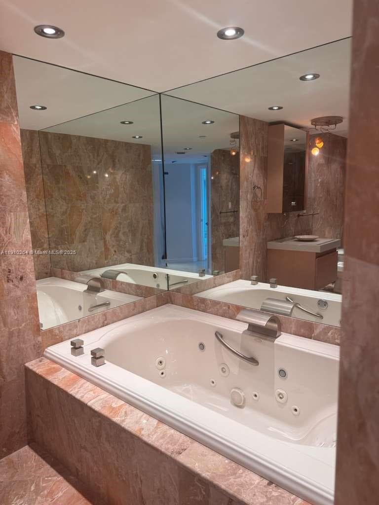 CAPOBELLA CONDO · #1602 in Miami Beach - Photo 16