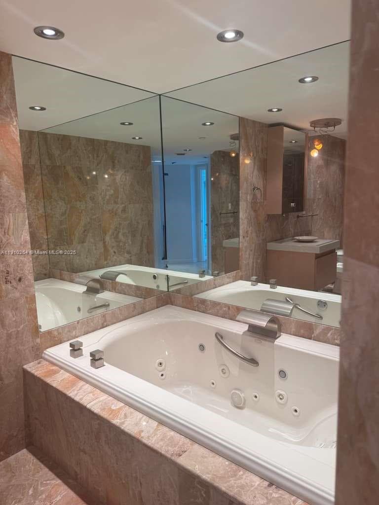CAPOBELLA CONDO · #1602 in Miami Beach - Photo 12