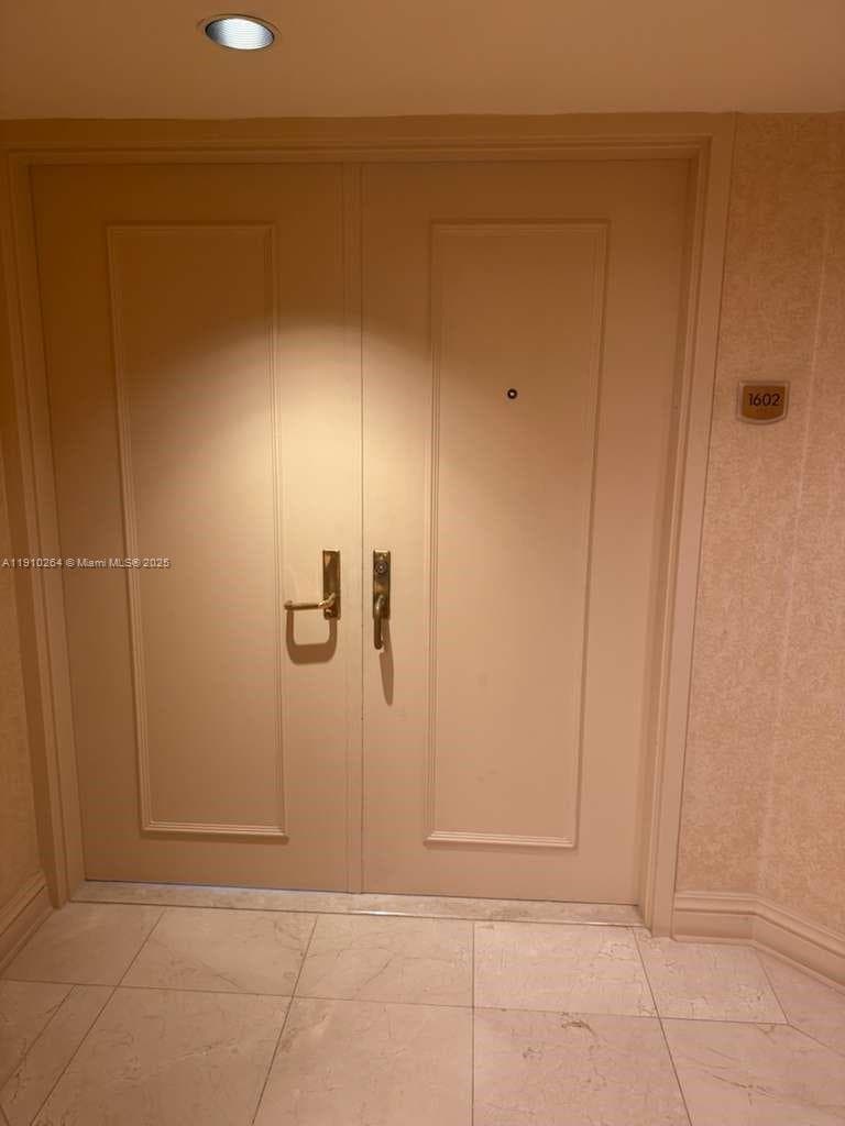 CAPOBELLA CONDO · #1602 in Miami Beach - Photo 26