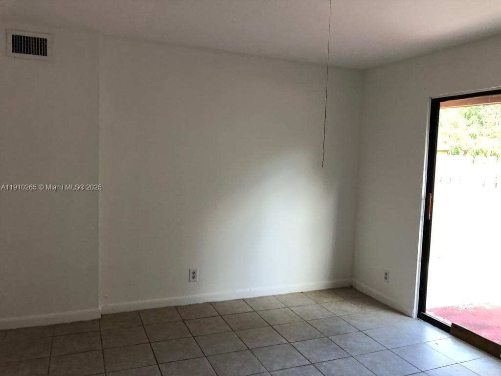 1312 NW 8th Ave photo 6