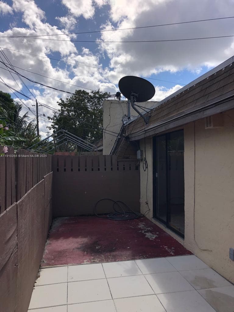 1312 NW 8th Ave photo 3
