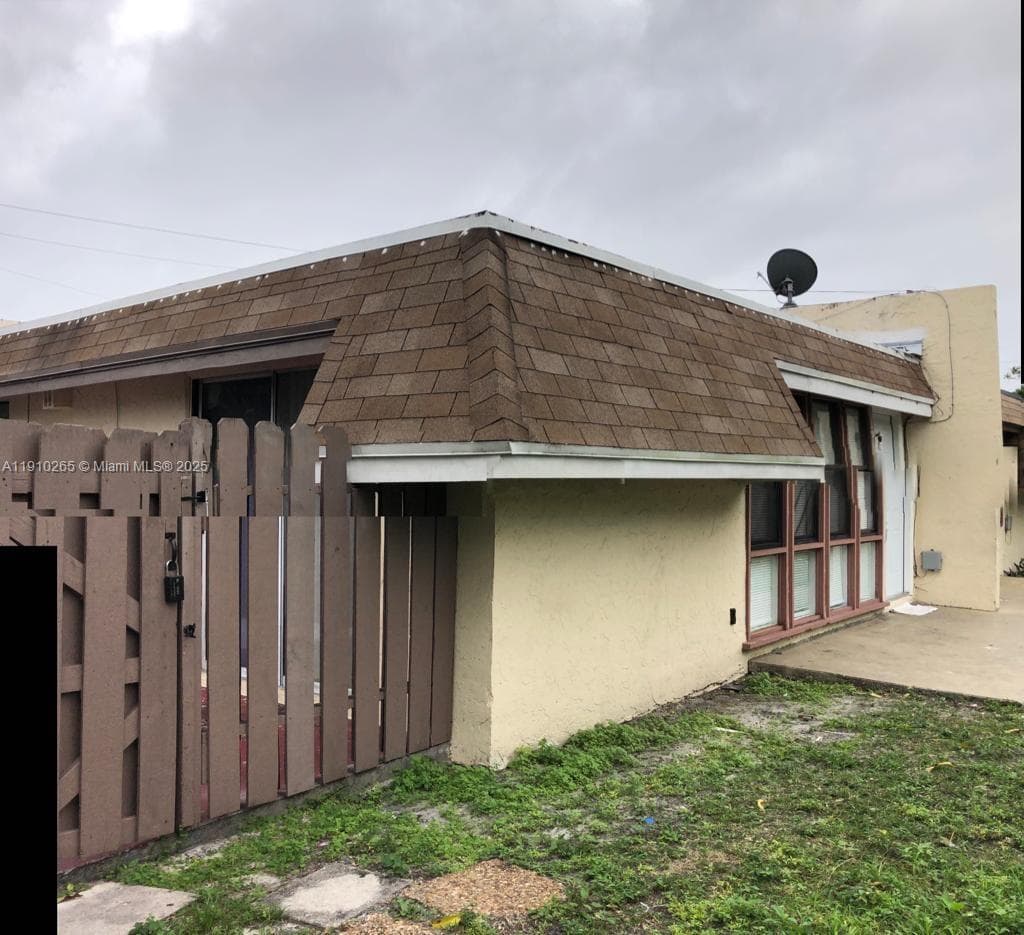 1312 NW 8th Ave photo 11