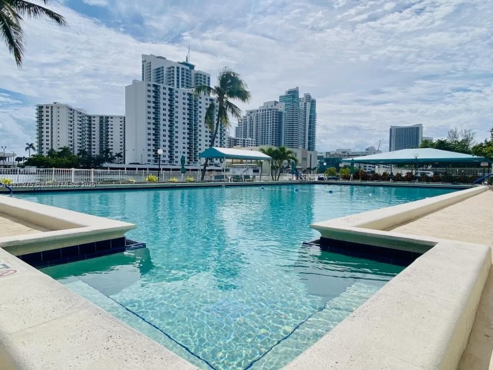 OCEANVIEW PARK CONDO · #726 in Hallandale Beach - Photo 22