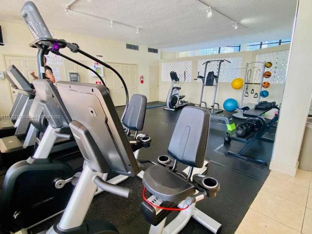 OCEANVIEW PARK CONDO · #726 in Hallandale Beach - Photo 30